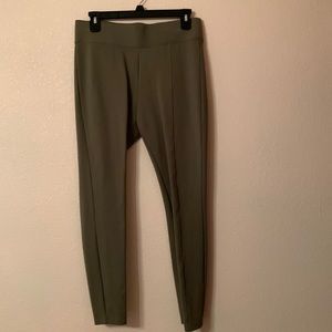 Old Navy Stevie high rise pants. Size medium.
